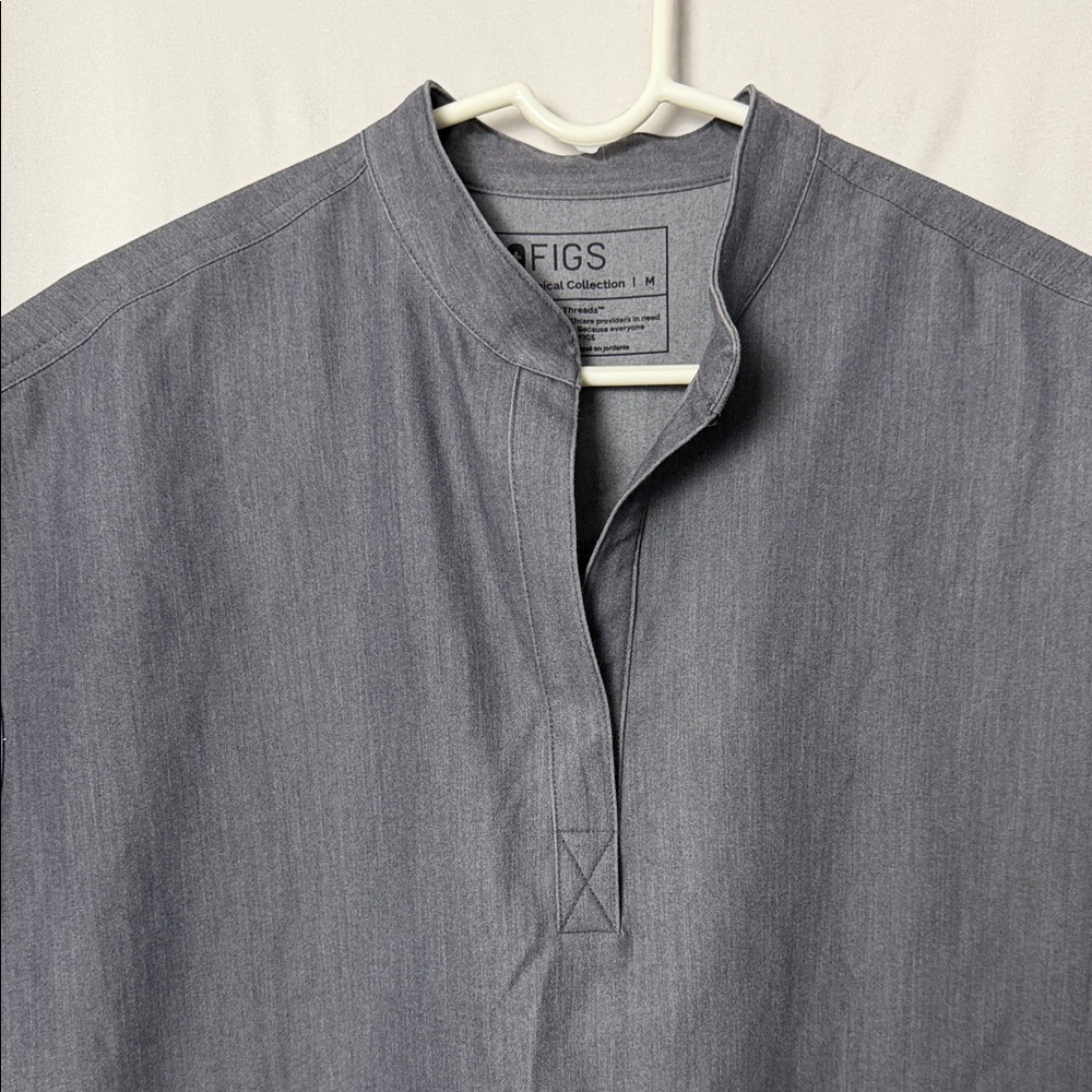Figs Graphite Rafaela Oversized Scrub Top Size Medium - Picture 3 of 10